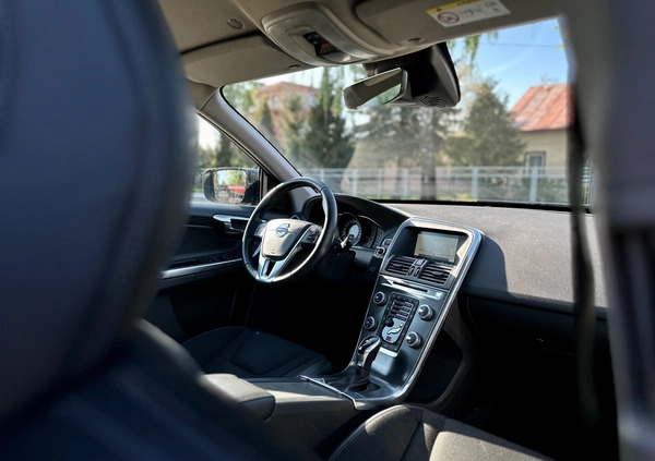Volvo XC 60 cena 74900 przebieg: 225000, rok produkcji 2016 z Żarów małe 631